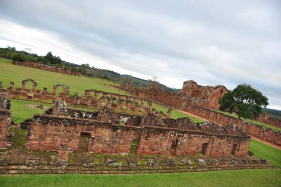 Vendo do alto as incríveis ruínas da Missão de Trinidad, no sul do Paraguai